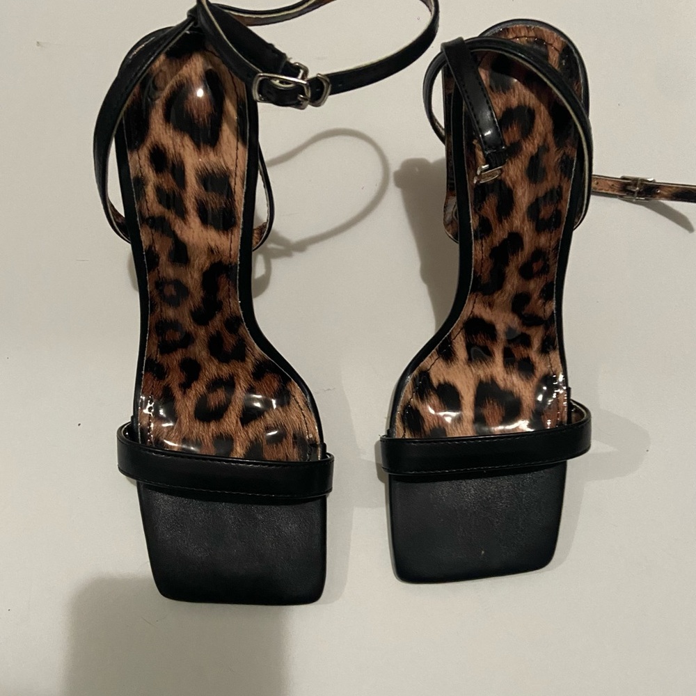 New!! Kitten Heels Size: 5.5